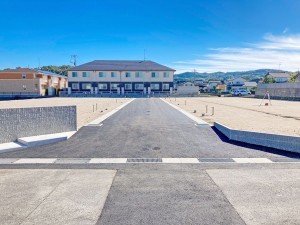 出雲市上塩冶町、土地の前面道路を含む現地写真画像です