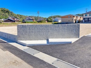 出雲市上塩冶町、土地の前面道路を含む現地写真画像です