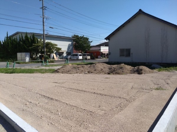 米子市夜見町、土地の前面道路を含む現地写真画像です