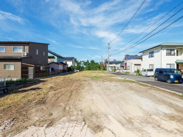 米子市夜見町、土地の前面道路を含む現地写真画像です