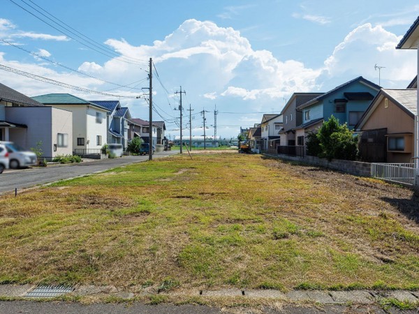 米子市夜見町、土地の前面道路を含む現地写真画像です