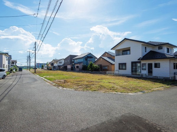 米子市夜見町、土地の前面道路を含む現地写真画像です