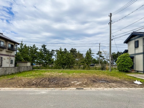 米子市夜見町、土地の前面道路を含む現地写真画像です
