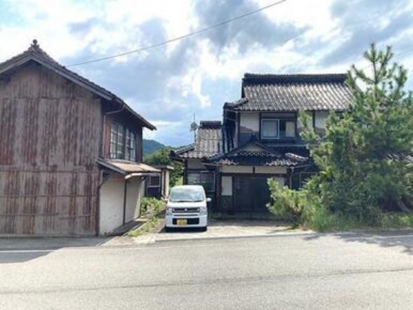 鳥取市河原町佐貫、中古一戸建ての画像です