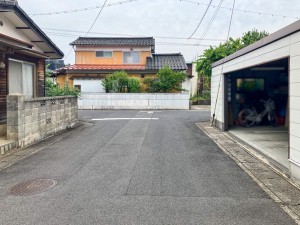 松江市西川津町、土地の前面道路を含む現地写真画像です