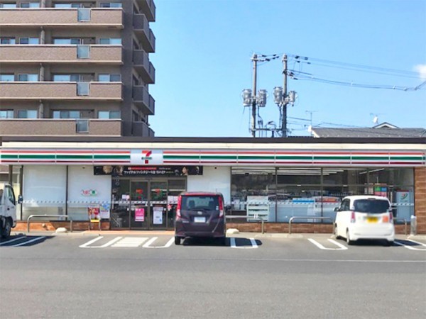 出雲市芦渡町、新築一戸建てのコンビニ画像です