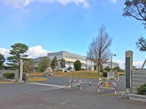 出雲市斐川町富村、土地の中学校画像です