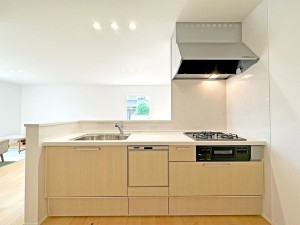 鳥取市浜坂、新築一戸建てのキッチン画像です
