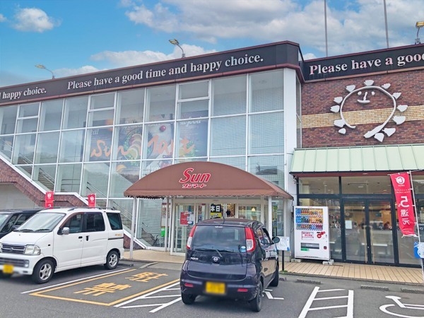 鳥取市浜坂、新築一戸建てのショッピングセンター画像です