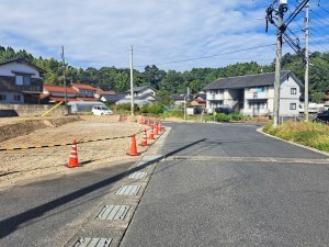 松江市黒田町、土地の前面道路を含む現地写真画像です