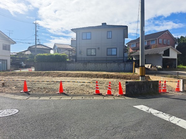 松江市黒田町、土地の前面道路を含む現地写真画像です