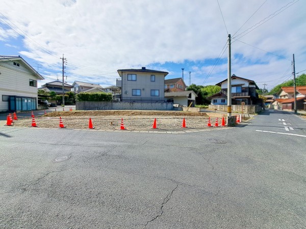 松江市黒田町、土地の前面道路を含む現地写真画像です