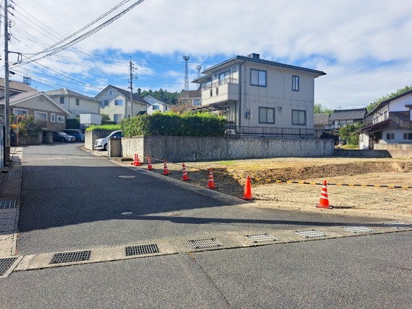 松江市黒田町、土地の前面道路を含む現地写真画像です