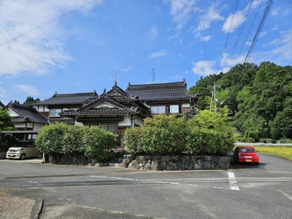 鳥取市河原町佐貫、中古一戸建ての画像です