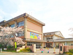 鳥取市立川町、土地の小学校画像です