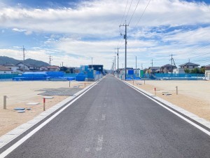 出雲市斐川町出西、土地の前面道路を含む現地写真画像です