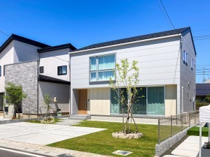 出雲市斐川町出西、新築一戸建ての前面道路を含む現地写真画像です