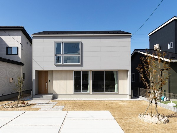 出雲市斐川町出西、新築一戸建ての前面道路を含む現地写真画像です