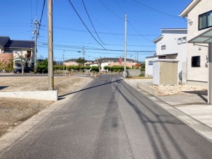 出雲市斐川町直江、土地の前面道路を含む現地写真画像です