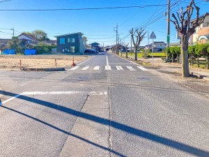 出雲市斐川町直江、土地の前面道路を含む現地写真画像です