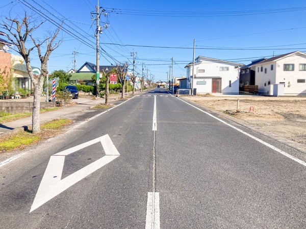 出雲市斐川町直江、土地の前面道路を含む現地写真画像です