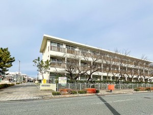 鳥取市南町、土地の小学校画像です