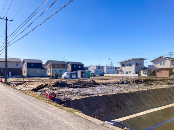 出雲市大津町、土地の前面道路を含む現地写真画像です