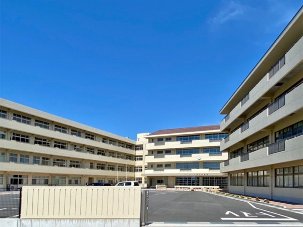 出雲市姫原町、土地の中学校画像です