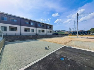松江市法吉町、土地の前面道路を含む現地写真画像です