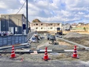 松江市法吉町、土地の前面道路を含む現地写真画像です