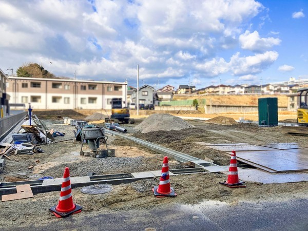 松江市法吉町、土地の前面道路を含む現地写真画像です