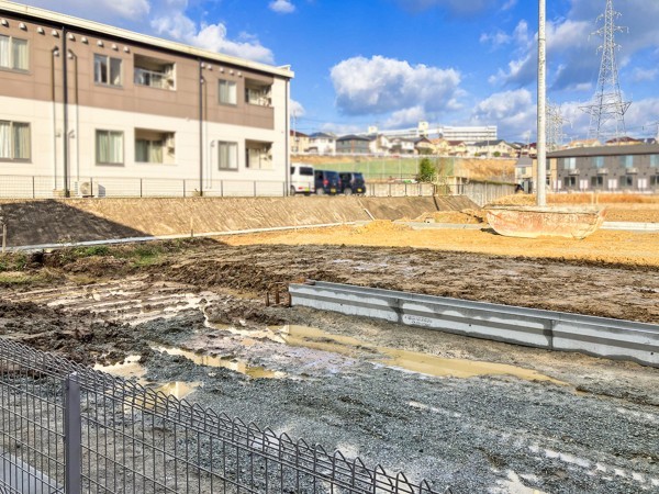 松江市法吉町、土地の前面道路を含む現地写真画像です