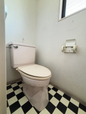 米子市西福原、中古一戸建てのトイレ画像です