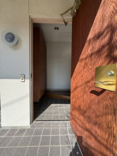 米子市西福原、中古一戸建ての玄関画像です