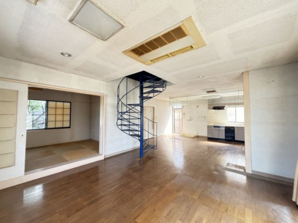 米子市西福原、中古一戸建ての居間画像です