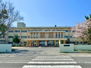 米子市皆生、新築一戸建ての中学校画像です