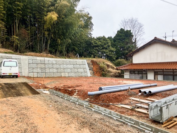 松江市西川津町、土地の前面道路を含む現地写真画像です