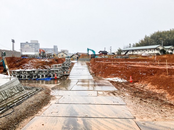 松江市西川津町、土地の前面道路を含む現地写真画像です