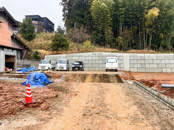 松江市西川津町、土地の前面道路を含む現地写真画像です