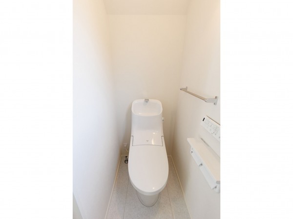 出雲市上塩冶町、新築一戸建てのトイレ画像です