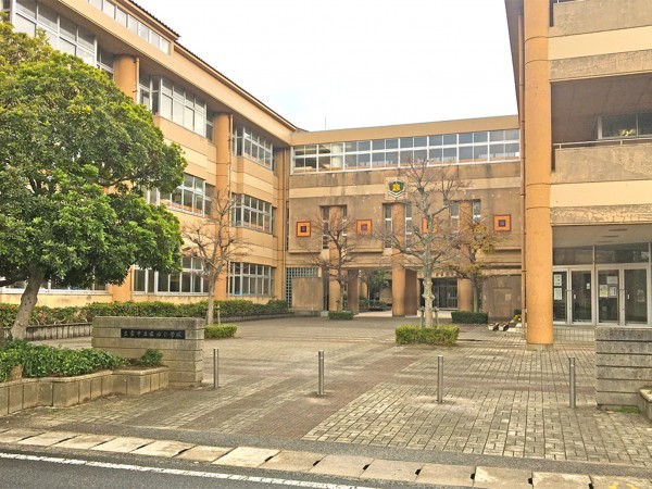 出雲市上塩冶町、新築一戸建ての小学校画像です