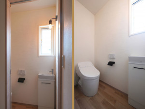 出雲市大津町、新築一戸建てのトイレ画像です