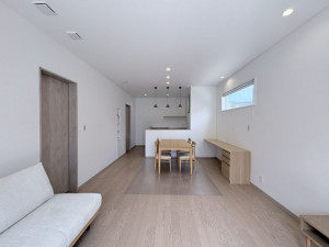 出雲市大津町、新築一戸建ての居間画像です