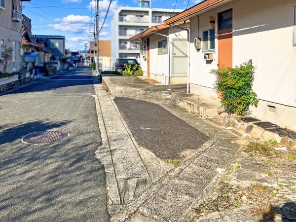 松江市浜乃木、土地の前面道路を含む現地写真画像です
