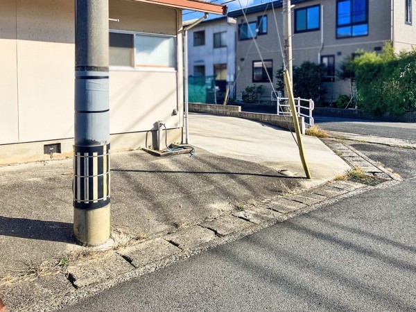 松江市浜乃木、土地の前面道路を含む現地写真画像です