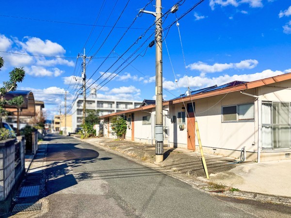松江市浜乃木、土地の前面道路を含む現地写真画像です