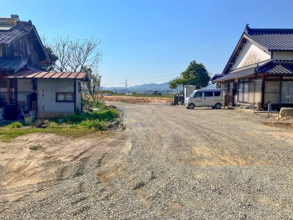 松江市浜佐田町、土地の前面道路を含む現地写真画像です