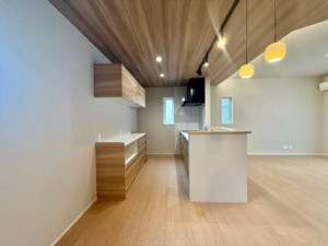 出雲市大津町、新築一戸建てのキッチン画像です