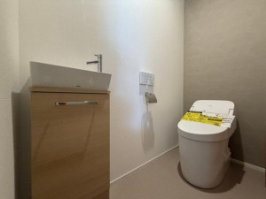出雲市大津町、新築一戸建てのトイレ画像です