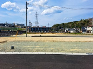 松江市法吉町、土地の前面道路を含む現地写真画像です